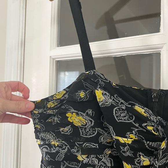 Cinq A Sept: Floral Black and Yellow Midi Dress Size 14 - Picture 6 of 10
